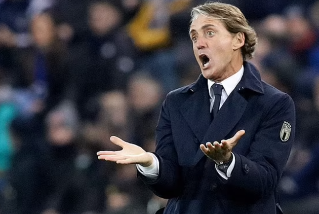 Former Manchester City boss Roberto Mancini 'turns down the manager vacancy at Manchester United to focus on World Cup qualification with Italy' - Bóng Đá