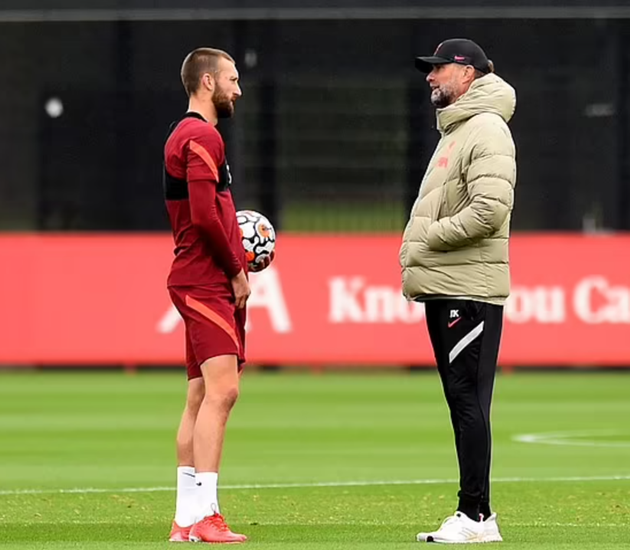Jurgen Klopp claims Nat Phillips is 'one of the SMARTEST players' he has ever worked with - Bóng Đá