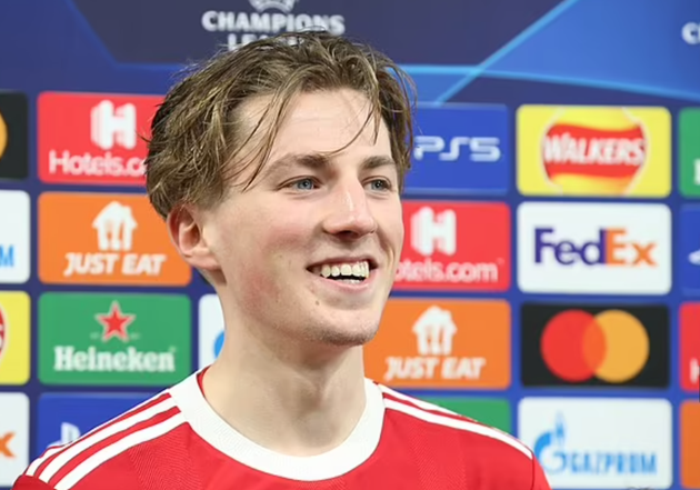'What a proud day for my boy’: Robbie Savage bursts with pride as his son Charlie comes on for his Manchester United debut - Bóng Đá