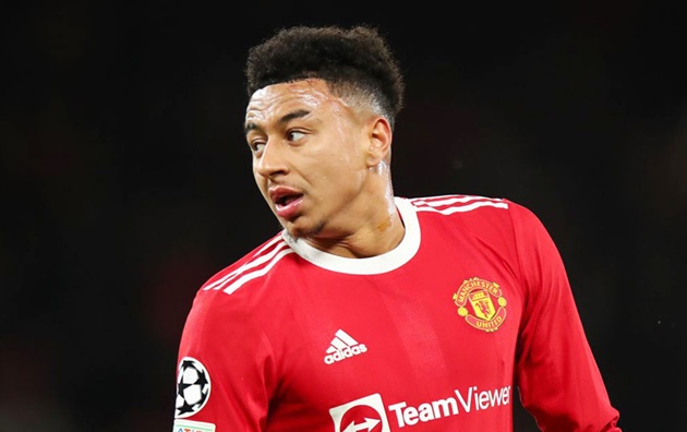 Man Utd misfit told to ‘stop taking pictures and start being a footballer’ (Lingard) - Bóng Đá