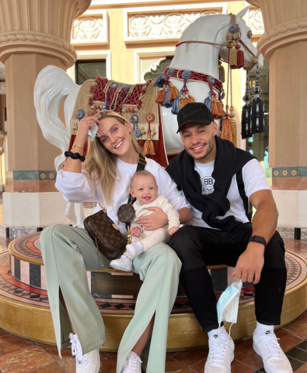 Alex Oxlade-Chamberlain shares snap of him and Perrie Edwards with baby son Axel - Bóng Đá