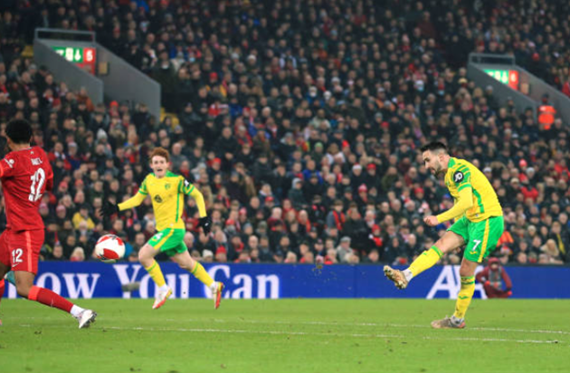 Lukas Rupp tung cú sút trái phá xé lưới Liverpool.