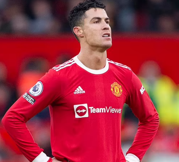 Cristiano Ronaldo has struggled in his second Manchester United stint because 'no one crosses the ball' anymore, says former team-mate Louis Saha - Bóng Đá