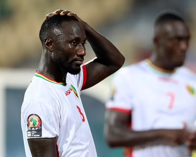 Liverpool are left sweating over the fitness of Naby Keita ahead of their hectic April - Bóng Đá
