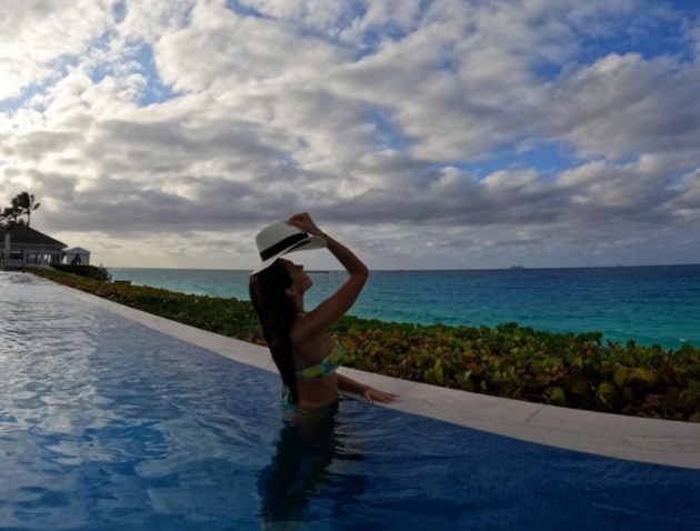 Chelsea keeper Kepa and Miss Universe girlfriend Andrea enjoy romantic Bahamas - Bóng Đá