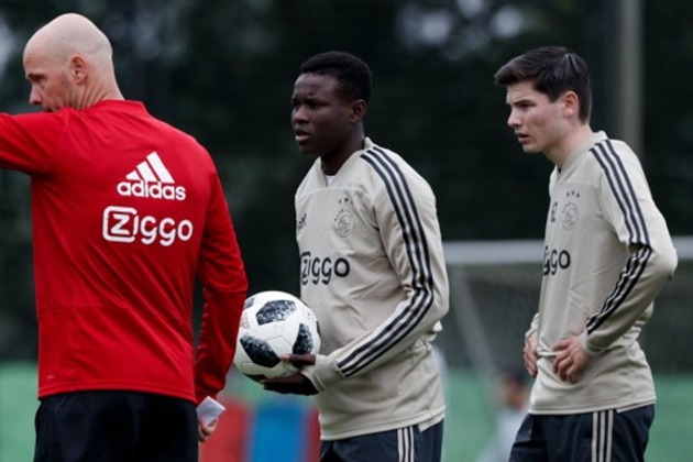 Ajax flop slams Erik ten Hag’s treatment of him in warning to Manchester United - Bóng Đá