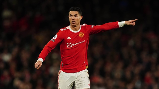 Pundit says Cristiano Ronaldo has to stay with Manchester United but reveals one big problem - Bóng Đá