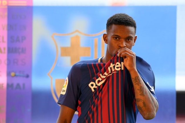 Barcelona's nightmare £300m year as just one of seven 2017-18 signings remains - Bóng Đá