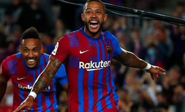 Arsenal suffer blow in pursuit of Memphis Depay as Barcelona 'will only sell him if they have a replacement lined up' - Bóng Đá