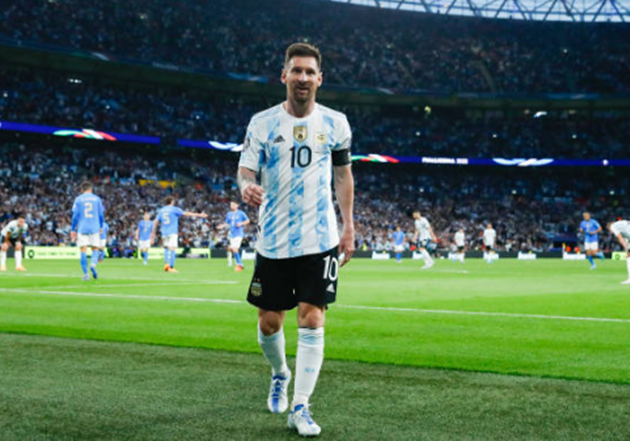  Jorginho bất lực, Chiellini xin 'miếng áo' Messi - Bóng Đá