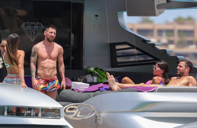 Messi and Fabregas enjoy Ibiza holiday - Bóng Đá