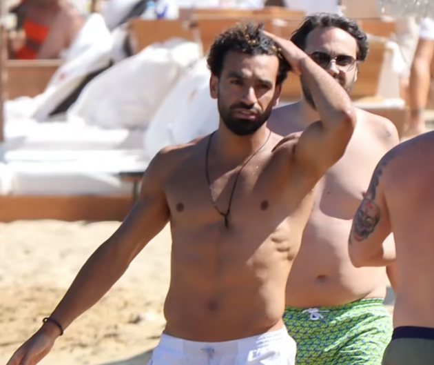 Mohamed Salah enjoys a sun-soaked holiday on the beaches of Greek island Mykonos - Bóng Đá