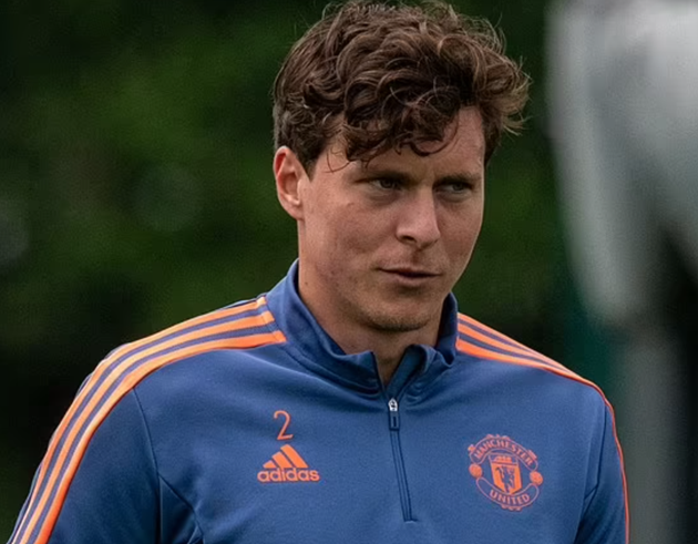 Victor Lindelof insists he will fight for his place at Manchester United - Bóng Đá