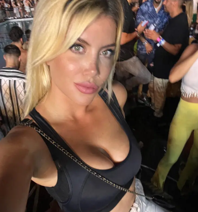Wanda Nara gives fans an eyeful in revealing outfit as she parties in Ibiza on girls’ holiday - Bóng Đá