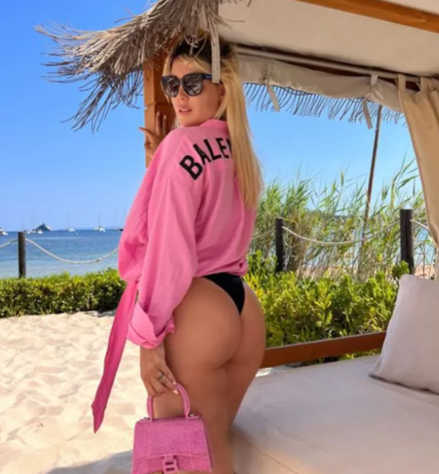 Wanda Nara gives fans an eyeful in revealing outfit as she parties in Ibiza on girls’ holiday - Bóng Đá