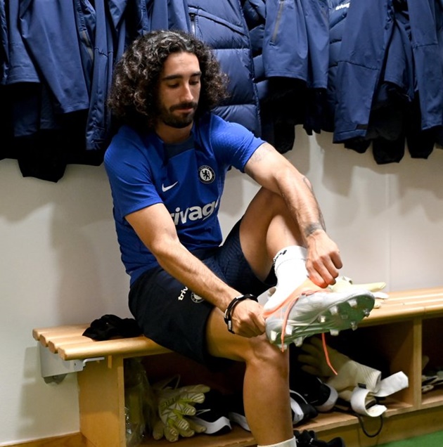 Gary Neville questions Chelsea’s deal to sign Brighton defender Marc Cucurella: ‘That one stunned us’ - Bóng Đá