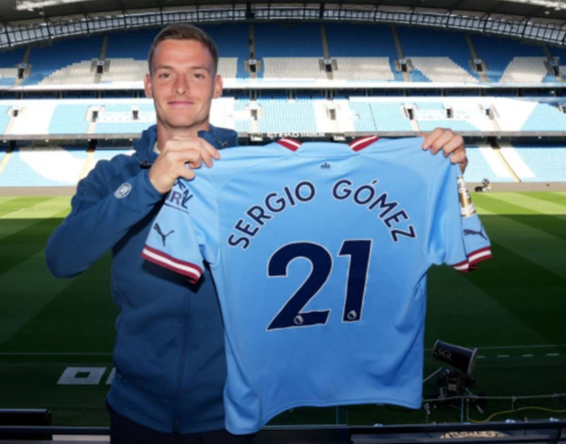 Sergio Gomez reveals how Vincent Kompany convinced him to sign for Manchester City - Bóng Đá