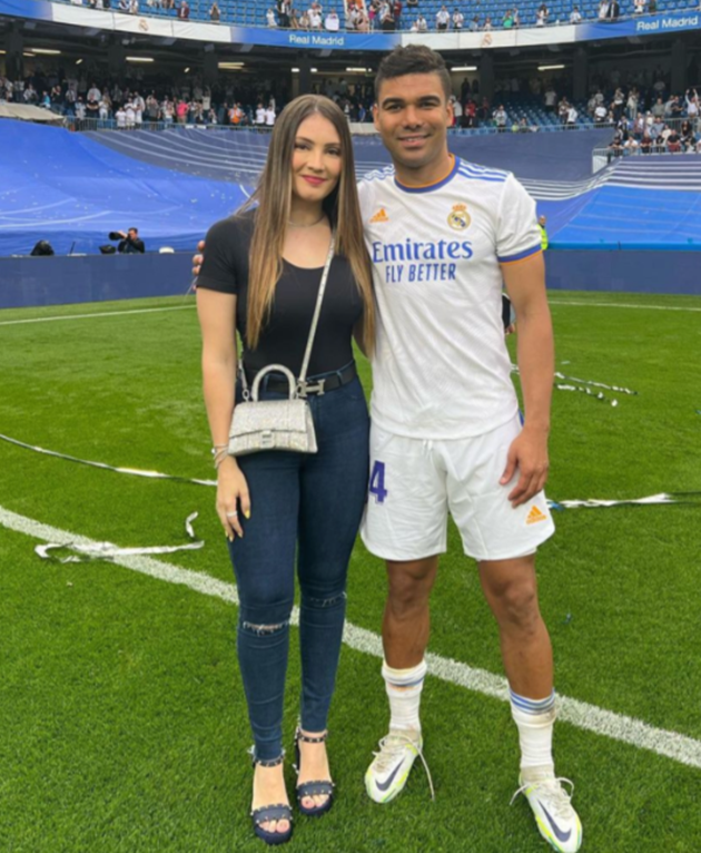 Meet new Man Utd star Casemiro’s stunning wife - Bóng Đá