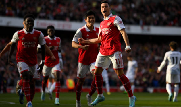 Arsenal và Liverpool đã tạo nên trận cầu hấp dẫn trên SVĐ Emirates. Đội chủ nhà mở tỷ số ngay phút thứ 1 do công của Gabriel Martinelli. Pháo thủ là đội chủ động hơn với các tình huống phản công sắc sảo, hiệu quả.
