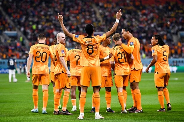 Louis van Gaal slams Netherlands' World Cup 2022 hopes after Ecuador draw - Bóng Đá