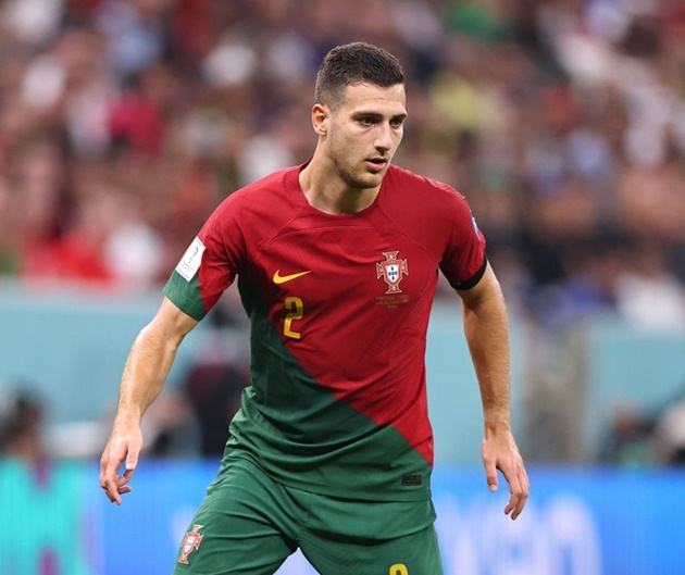 Surprise starter Diogo Dalot has given Fernando Santos quite the selection headache - Bóng Đá