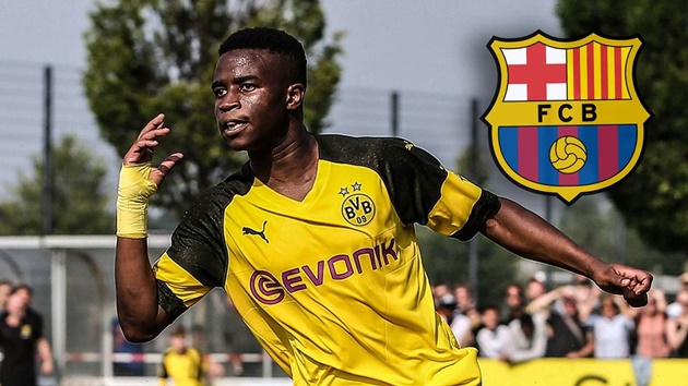Barcelona not ready to meet €7 million salary demand for German striker (Youssoufa Moukoko) - Bóng Đá