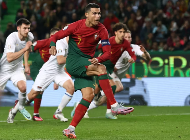 Nani and Speed's reaction to Cristiano Ronaldo's goal in Portugal vs Liechtenstein - Bóng Đá