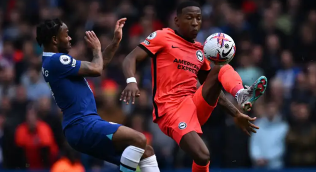 Sterling vô hại trước hàng thủ Brighton.