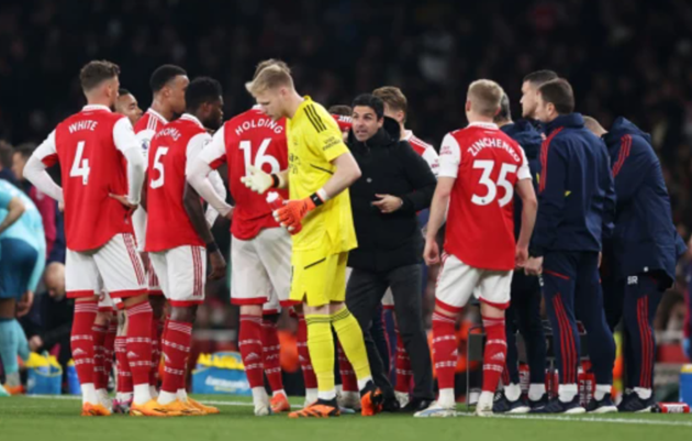 Jamie Carragher disagrees with Mikel Arteta claiming Arsenal must beat Manchester City to keep title hopes alive - Bóng Đá