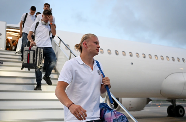 Man City stars look relaxed as they touch down in Istanbul - Bóng Đá