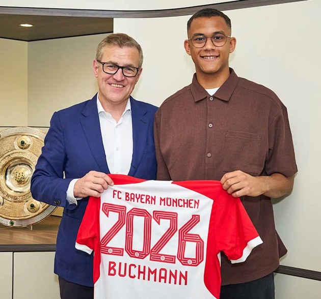 Official, completed. 2005 born centre back Tarek Buchmann has signed Bayern Munich - Bóng Đá