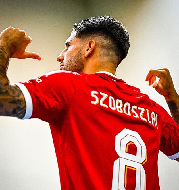 Szoboszlai: “I will be number 8️⃣ as I’ve a tattoo from Steven Gerrard.  - Bóng Đá