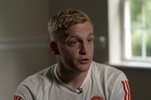 Van de Beek ngả mũ với hai sao Man United