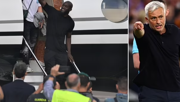 Romelu Lukaku is given a hero's welcome by fans in Rome as the Belgian lands in the Italian capital - Bóng Đá
