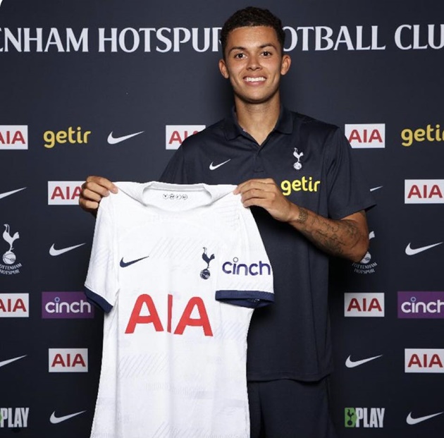 Johnson gia nhập Tottenham.