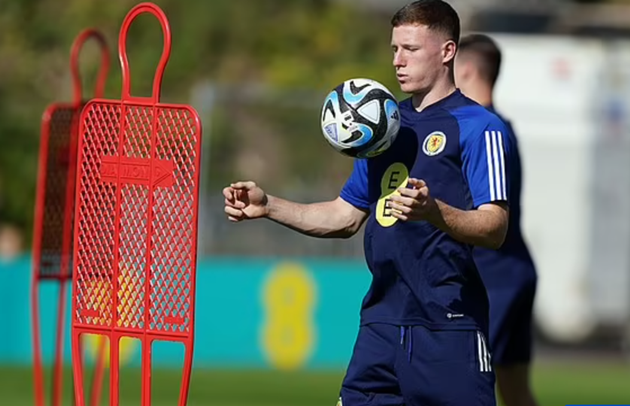 England hope to entice Newcastle midfielder Elliot Anderson away from Scotland - Bóng Đá