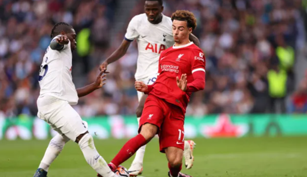 Gary Neville fumes after VAR sends Liverpool star off against Spurs - Bóng Đá