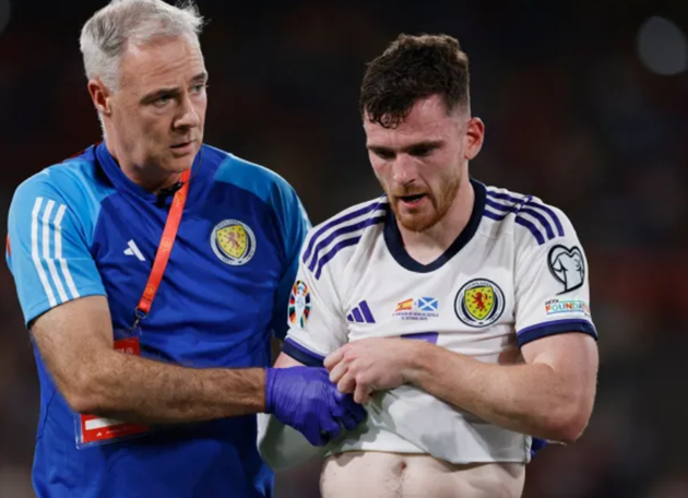 Liverpool suffer Andy Robertson injury scare as defender is forced off with Scotland - Bóng Đá