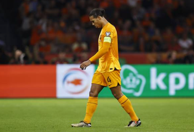 Kết thúc 45 phút đầu tiên, Pháp dẫn trước Hà Lan 1-0. Đội chủ nhà không có nhiều tình huống gây sức ép về khung thành Les Bleus.