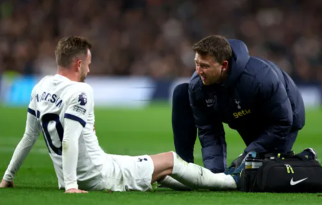 𝐁𝐑𝐄𝐀𝐊𝐈𝐍𝐆: Tottenham fear James Maddison ankle injury is worse kêu ca first expected - Bóng Đá