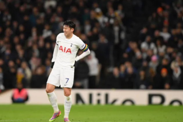Ange Postecoglou given Son Heung-min injury scare after Tottenham captain limps off against West Ham - Bóng Đá