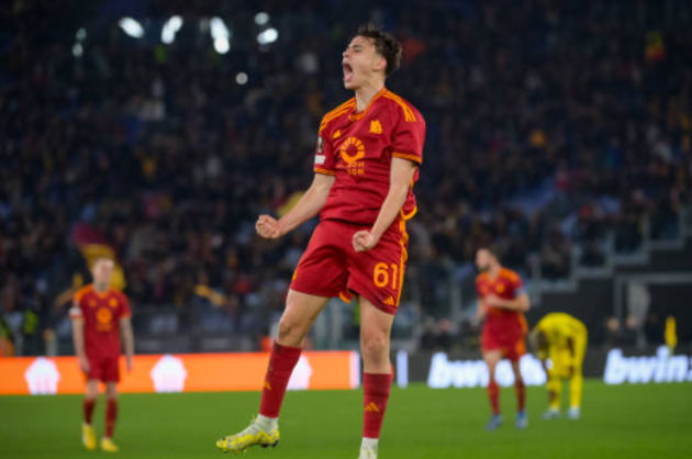 Tài năng trẻ Niccolo Pisilli ăn mừng bàn thắng. Kết thúc chung cuộc, Roma giành chiến thắng 3-0 trước Sheriff.