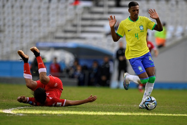 Real Madrid set to miss out on 20-year-old Brazilian defender in January (Robert Renan) - Bóng Đá
