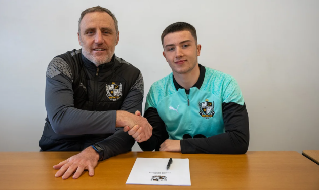 Official, confirmed. Dan Gore has joined Port Vale on loan deal from Manchester United. - Bóng Đá