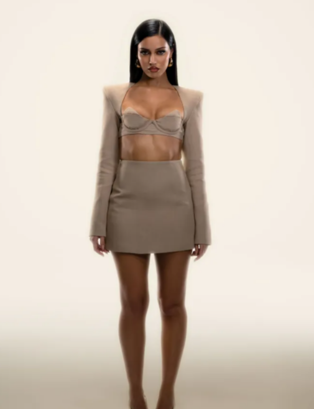 Dele Alli’s model girlfriend Cindy - Bóng Đá