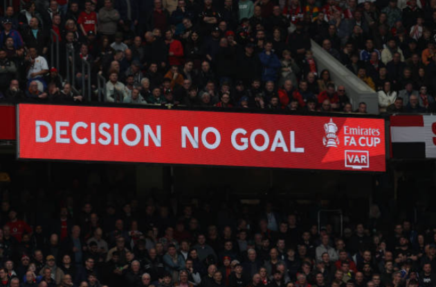 TRỰC TIẾP Man United 1-0 Liverpool (H1): The Kop bị tước bàn thắng - Bóng Đá