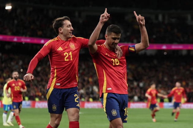 Rodri thanked Morata after the game for granting him the captain's armband against Brazil - Bóng Đá