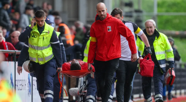 Ex-Arsenal Reine-Adelaide stable after hospitalisation for brain injury - Bóng Đá