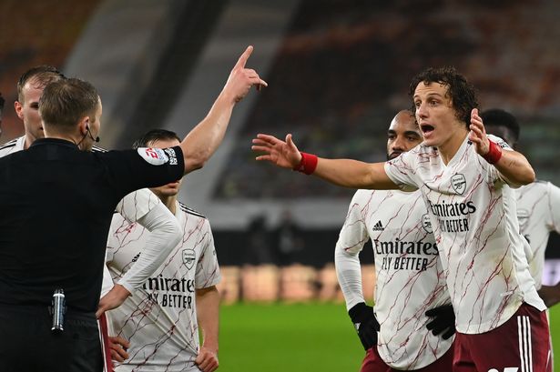 Chiếc thẻ đỏ của Luiz đã làm thay đổi hoàn toàn trận đấu của Arsenal.