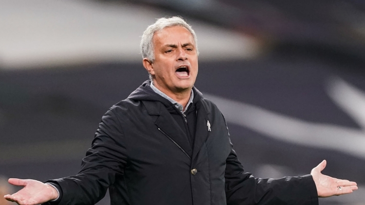 Mourinho vẫn rất đặc biệt theo cách của mình, tuy nhiên một sự diều chỉnh hợp lý vào lúc này là điều cần thiết.